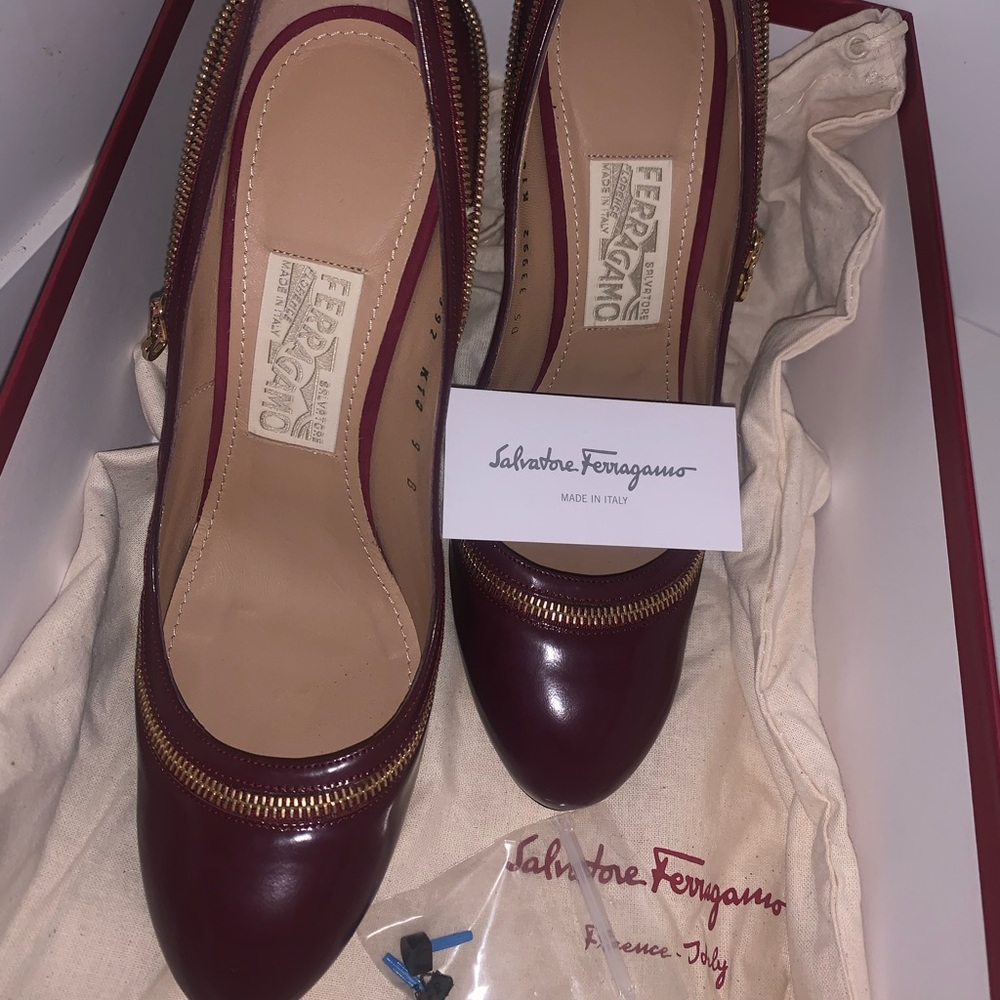 Salvatorre Ferragamo RORY size 9 EUC MAROON/RED